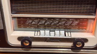 Radio Antigua Beige y Marrón