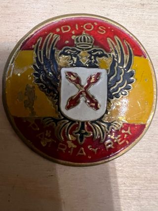 Insignia Dios, Patria, Rey