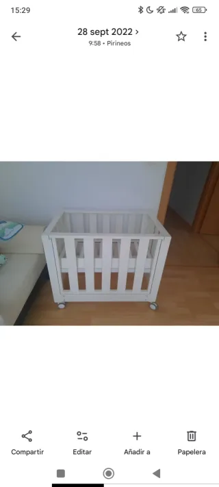 Minicuna blanca con ruedas