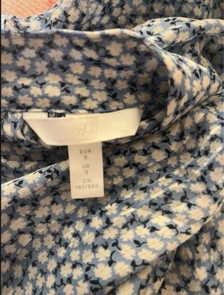 Camisa H&M floral manga larga