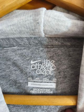 Sudadera Nike Color Gris y Morado Talla XS.