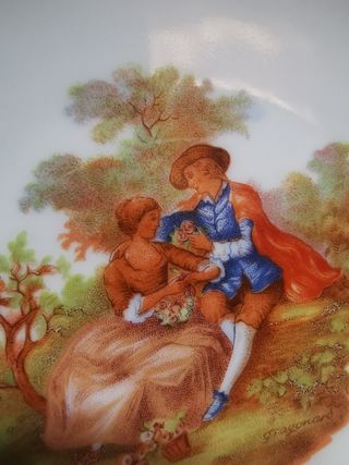 Antiguo plato decorativo , platito de 14,2 cm. de diametro