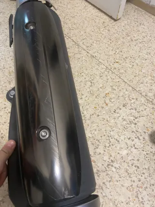 TMAX Tubo de escape negro/plateado