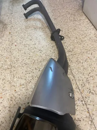 TMAX Tubo de escape negro/plateado