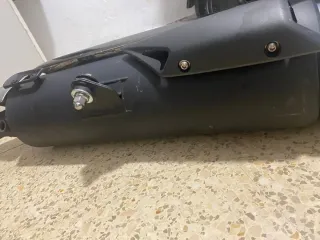 TMAX Tubo de escape negro/plateado