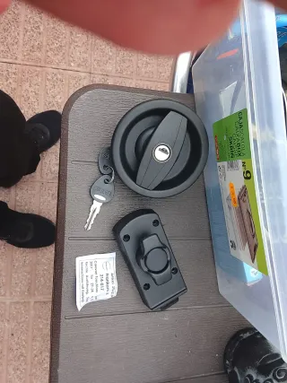 Cerradura y tapón gasolina autocaravana