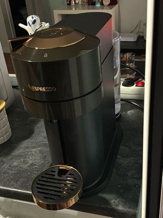 Cafetera Nespresso Vertuo Next + 70 Cápsulas