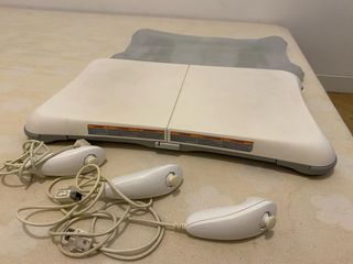 Nintendo Wii + Balance Board + 3 Mandos
