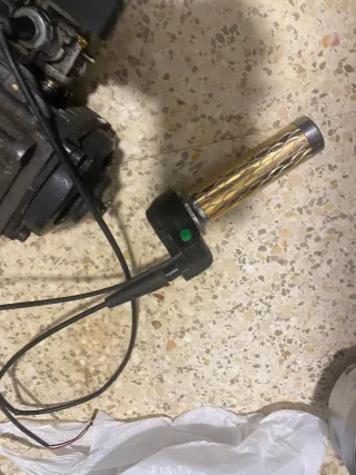 Motor de moto con acelerador y arranque