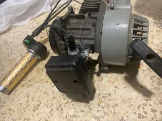 Motor de moto con acelerador y arranque