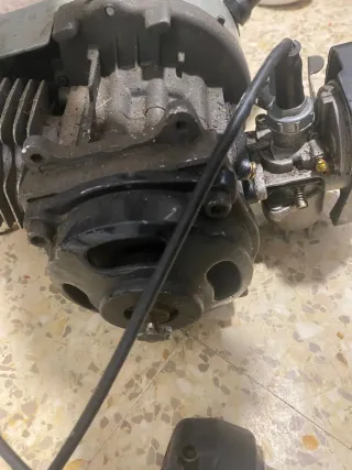 Motor de moto con acelerador y arranque