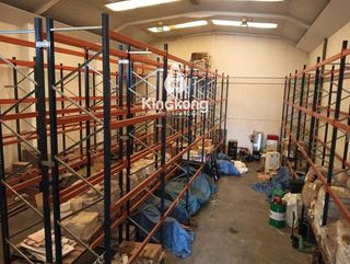 Nave industrial en venta en Loeches