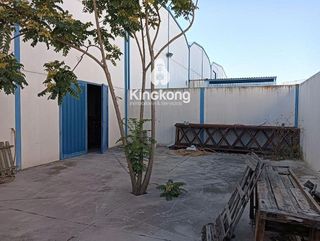Nave industrial en venta en Loeches