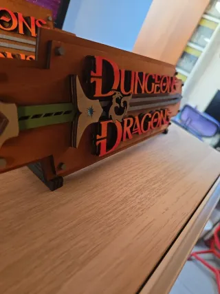 Insegna Dungeons & Dragons in legno dipinta