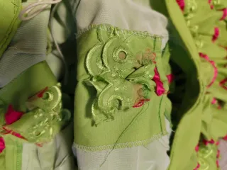 Vestido de flamenca verde con volantes