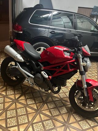Ducati Monster 696 Roja 25.000 km