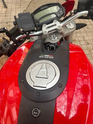 Ducati Monster 696 Roja 25.000 km
