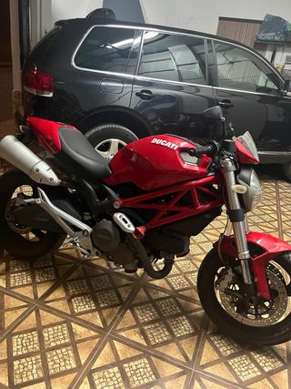 Ducati Monster 696 Roja 25.000 km