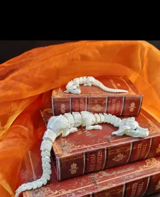 Dragón Falkor Historia Interminable  Figura + pin