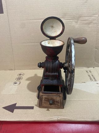 Molinillo de café antiguo