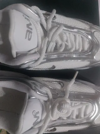 Zapatillas Nike Mujer Plata y Blanco