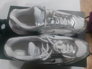 Zapatillas Nike Mujer Plata y Blanco