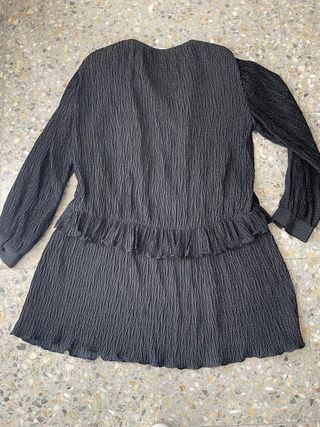 Vestido Zara plisado negro con puntitos blancos