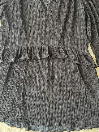 Vestido Zara plisado negro con puntitos blancos