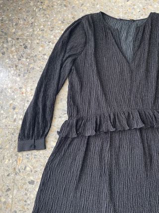 Vestido Zara plisado negro con puntitos blancos