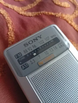 Radio Sony SRF-S26 FM/AM Plata