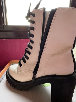 Botas blancas plataforma cordones negros
