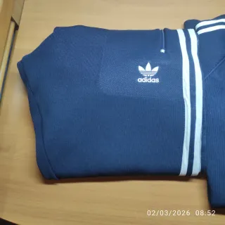 Tuta Adidas blu e bianca