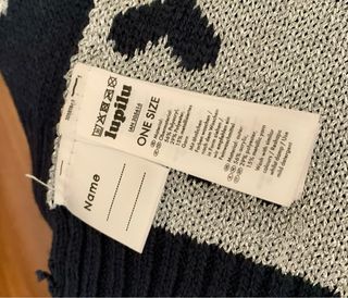 Bufanda reversible de punto con corazones