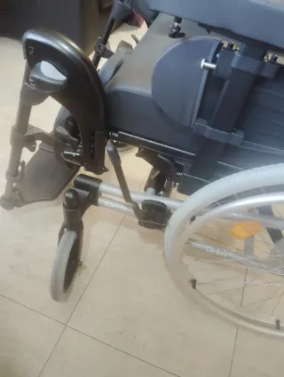 Silla de ruedas articulada nueva