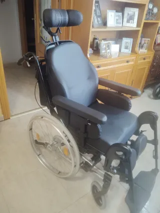 Silla de ruedas articulada nueva