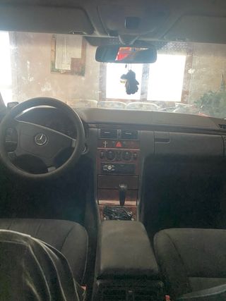 Mercedes Benz Sedán Plata