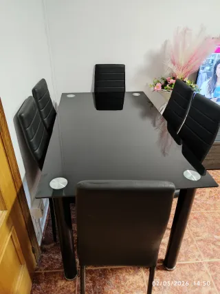 Tavolo da pranzo nero con 6 sedie