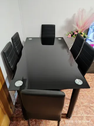 Tavolo da pranzo nero con 6 sedie