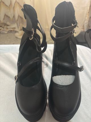 Zapatos negros de plataforma con tiras