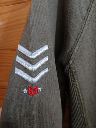 Sudadera Tommy Hilfiger Color Verde Talla XS.