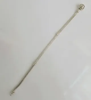 Pulsera flexible baño plata  charms.