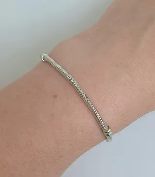 Pulsera flexible baño plata  charms.