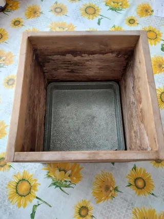 Maceta de madera mediana