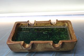 Cenicero de cerámica vidriada. Hecho a mano, años 70.