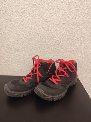Botas Montaña Niño Quechua T.38 (1 Uso)