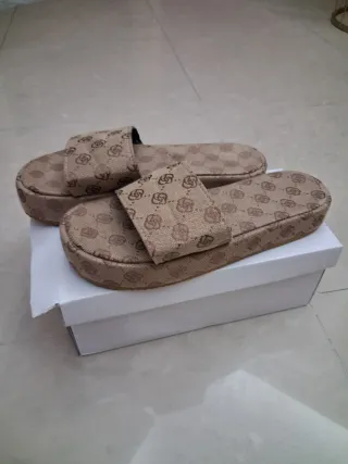 Ciabatte donna con plateau