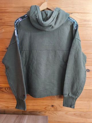 Sudadera Champion Color Verde y Blanco Talla M.