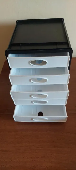 Cassettiera da ufficio in plastica