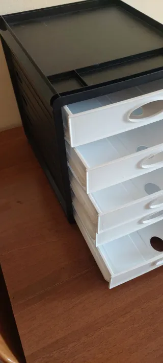 Cassettiera da ufficio in plastica