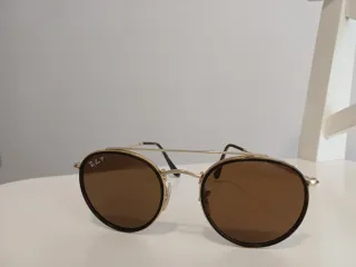 Gafas de sol Ray Ban doradas y marrones